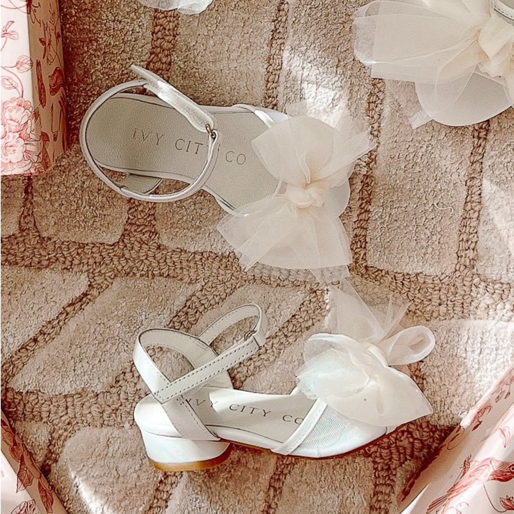 Ivy City Co White Sandals with BOWS